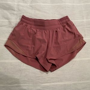 Lululemon Hotty Hot low rise 2.5' shorts, pale pink